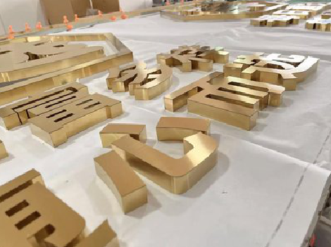 嵩县拉丝不锈钢字的特点。