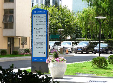 嵩县传统的学校标识系统有什么问题？